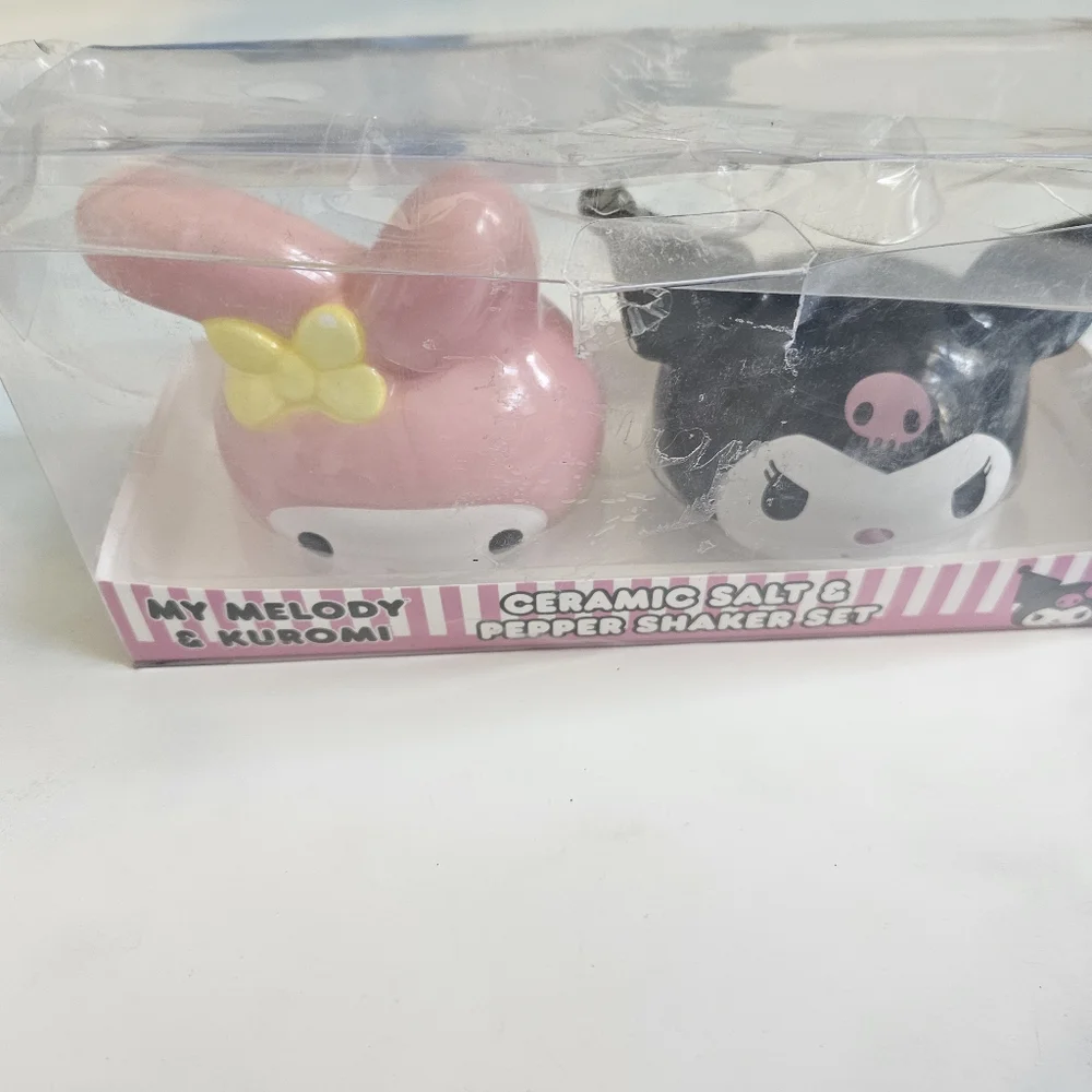 Hello Kitty Pink & Black Ceramic Salt & Pepper Shaker Set Brand New